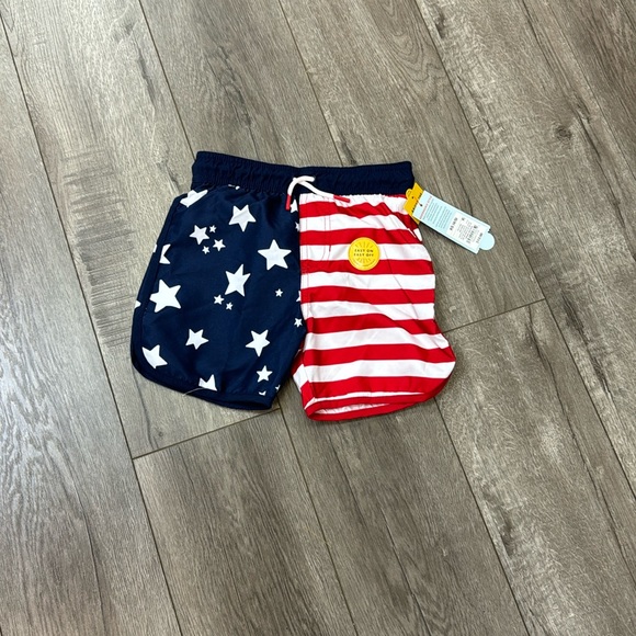 Cat & Jack Stars and Stripes swim trunks size 4/5 new w/ tags excellent conditio - Picture 1 of 3